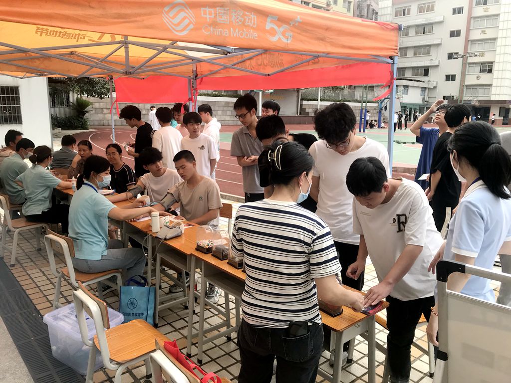 中医科普 | 我院与同和街社区卫生服务中心联合举办“中医药文化走进校园义诊”活动